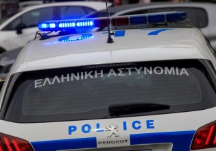 Συνελήφθη μεθυσμένος οδηγός που τράκαρε 13 σταθμευμένα αυτοκίνητα στην Αθήνα