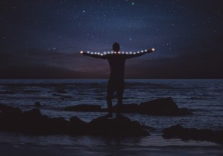 Άκρως Ζωδιακό: Τα Do’s και Don’ts στα ζώδια σήμερα [Κυριακή 02.11.2025]