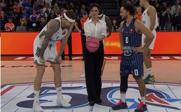 Σάλος στην Τουρκία: Θετική σε ναρκωτικά η ηθοποιός που έκανε το τζάμπολ στο Εφές – Παναθηναϊκός