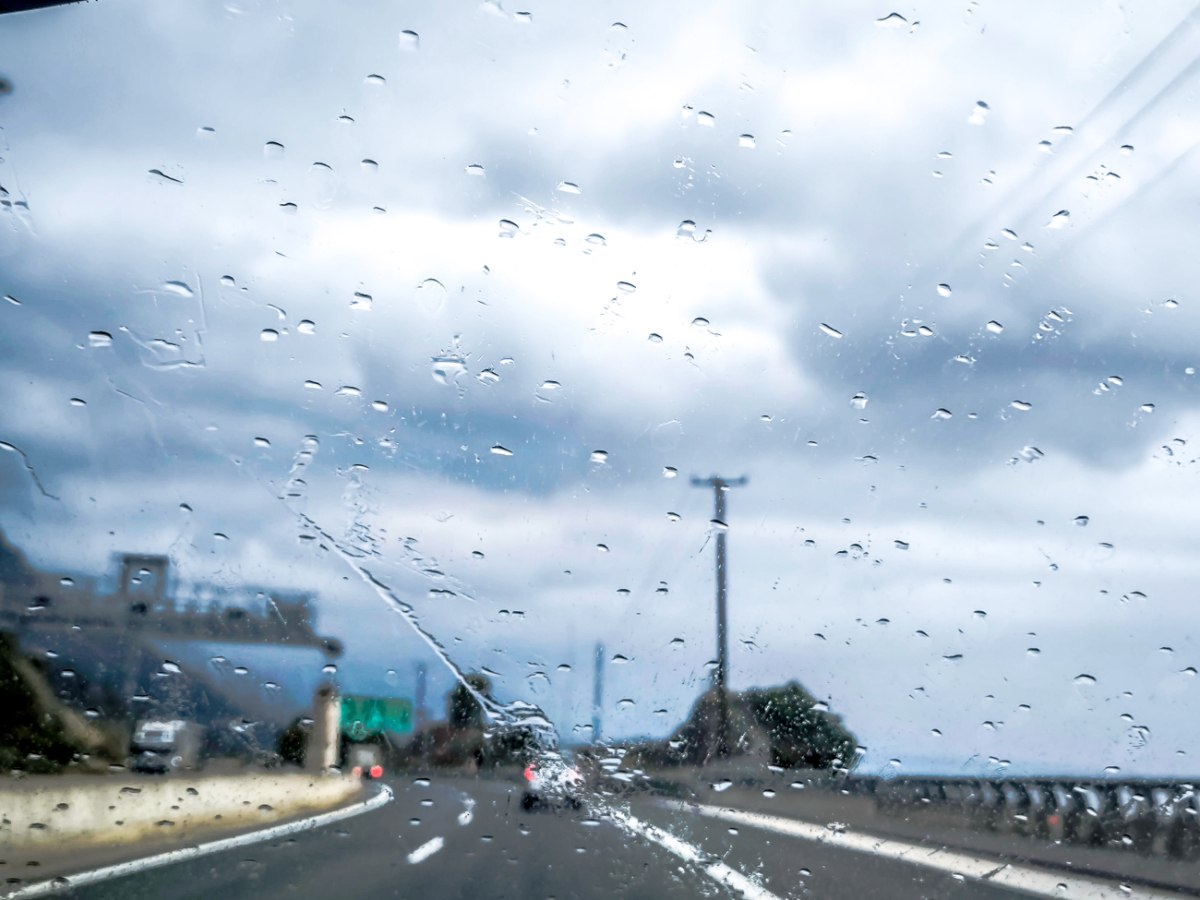Άστατος ο καιρός το Σάββατο με βροχές και καταιγίδες