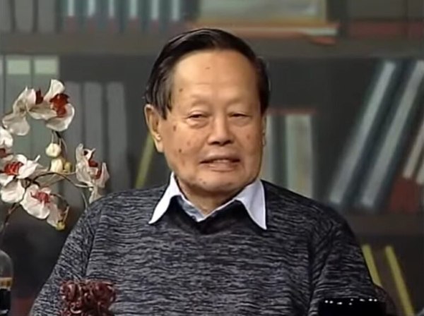 Πέθανε ο τιμηθείς με Νόμπελ Φυσικής Τσεν Νινγκ Γιανγκ σε ηλικία 103 ετών