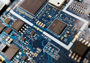 Γερμανία: 3 δισ. ευρώ για τη βιομηχανία τσιπ θα πάνε σε δρόμους