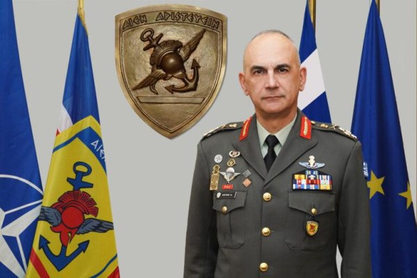 Ο Αρχηγός ΓΕΕΘΑ, Δημήτρης Χούπης αναγορεύεται σε επίτιμο διδάκτορα του ΕΚΠΑ