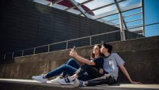 Σχέση: Τα τέσσερα στάδια στην εποχή του digital dating