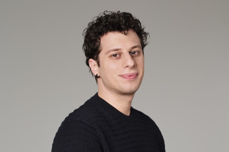 Βαγγέλης Δαούσης: «Προσπαθώ να ισορροπήσω ανάμεσα στον Ιμπραΐμοβιτς και τη Ματίνα Μανταρινάκη»