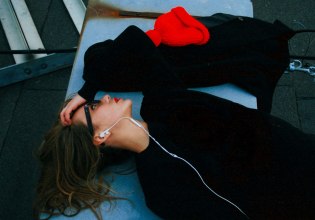 Είναι η μουσική το καλύτερο «αντίδοτο» για τη μοναξιά;