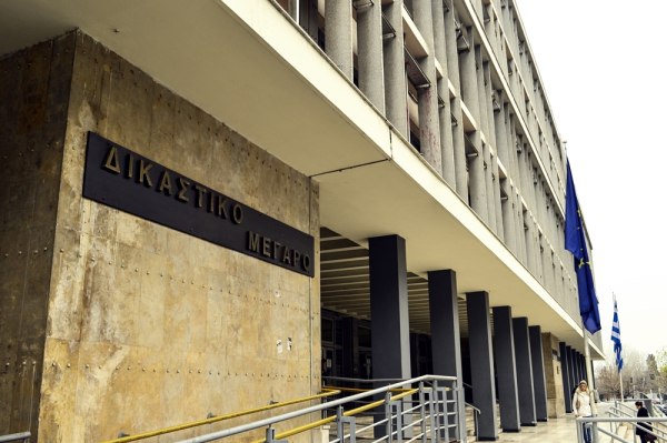 Θεσσαλονίκη: Αθωώθηκε στο Εφετείο γυναίκα που είχε καταδικαστεί σε πολυετή κάθειρξη για βασανιστήρια των παιδιών της