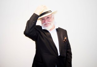 Η Μεταπολίτευση, το φορτηγό, η αριστερά, ο προδότης: Ο Διονύσης Σαββόπουλος με δικά του λόγια