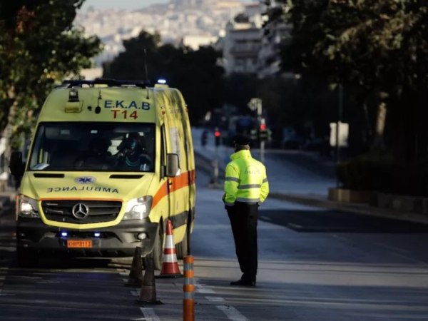 Tροχαίο με παράσυρση γυναίκας στη Μεσογείων – Μετεφέρθηκε στο νοσοκομείο