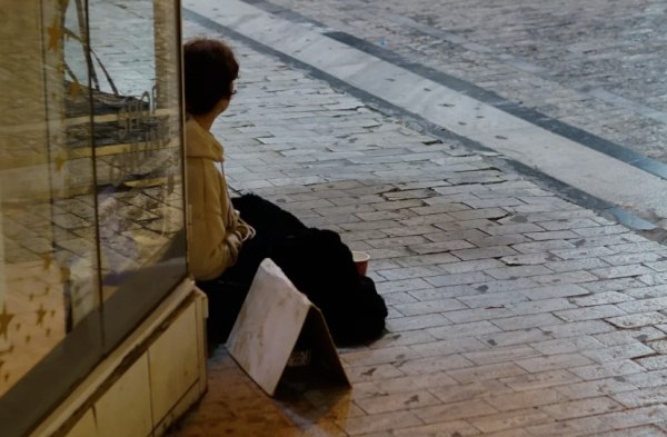 Ερευνα της Eurostat: Οι Ελληνες είναι φτωχότεροι από τους Αλβανούς