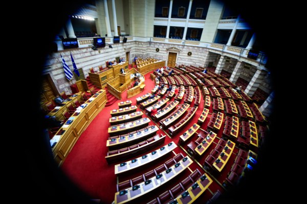 Αποχή ΣΥΡΙΖΑ από την ψηφοφορία για το νέο εργασιακό νομοσχέδιο