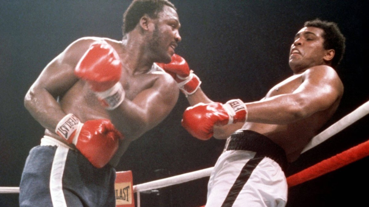 Πώς ένας αιματηρός αγώνας του Μοχάμεντ Άλι άλλαξε για πάντα την τηλεόραση