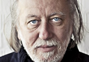 Λάσλο Κρασναχορκάι: «Δεν με ενδιαφέρει να πιστεύω σε κάτι, αλλά να κατανοώ τους ανθρώπους που πιστεύουν»