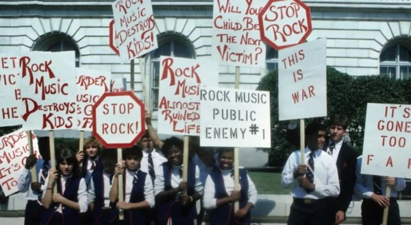 Οι «Βρώμικοι Δεκαπέντε» – Πώς η Γερουσία των ΗΠΑ κήρυξε πόλεμο στους μεγαλύτερους ροκ σταρ των 80s