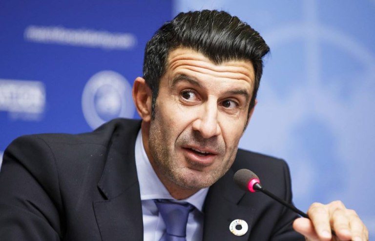 Αγριες αποδοκιμασίες στον Φίγκο που είδε Μπαρτσελόνα-Παρί