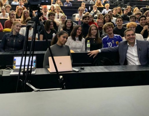 Τσίπρας σε φοιτητές της Σορβόννης: «Ερήμην μου η συζήτηση» για νέο κόμμα – «Ο Μητσοτάκης θα φύγει ή με συνεργασία κομμάτων ή με ανασύνθεση»