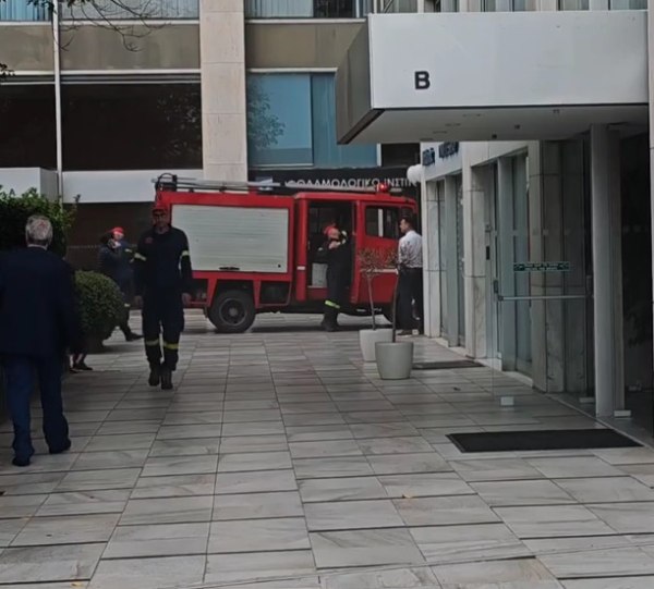 Έσβησε η φωτιά στον Πύργο Αθηνών