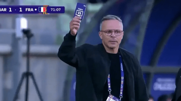 Για πρώτη φορά έγινε χρήση της κάρτας «challenge» στο ποδόσφαιρο (vid)