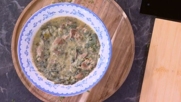 Συνταγή: Μοσχάρι φρικασέ με σπανάκι και μυρωδικά