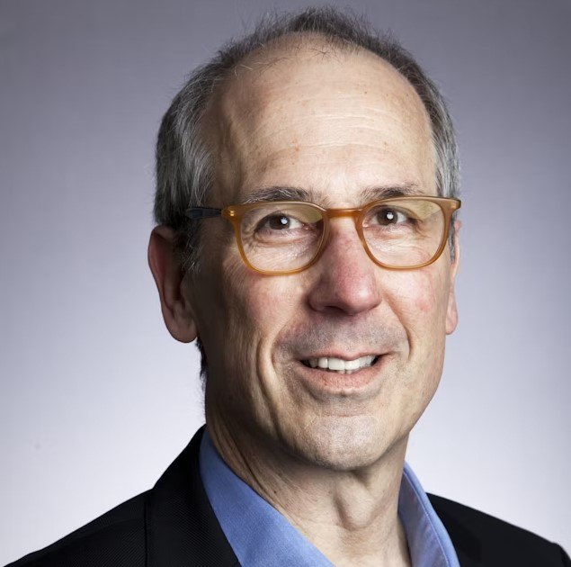 φωτογραφία στην οποία απεικονίζεται ο καθηγητής Αμερικανικής Ιστορίας, Γκάρι Γκερστλ