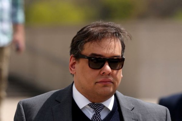 Ο Τραμπ αποφυλάκισε τον «απατεώνα» πρώην βουλευτή των Ρεπουμπλικάνων Σάντος