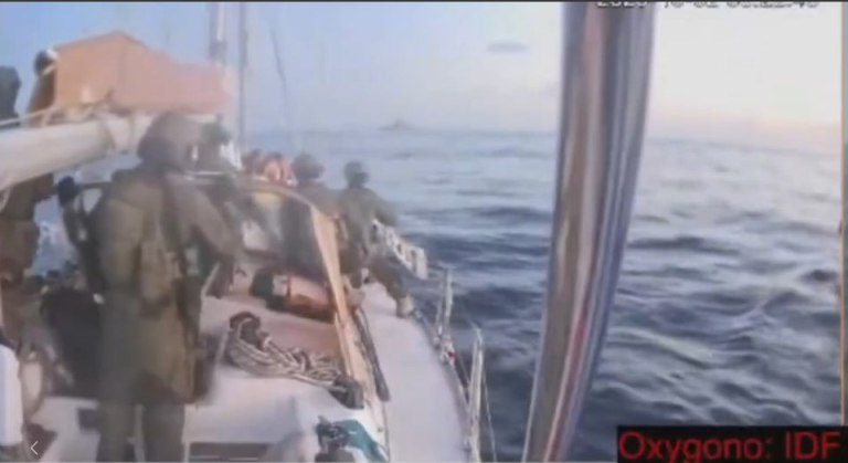 Global Sumud Flotilla: Η στιγμή της επίθεσης στο «ΟΞΥΓΟΝΟ» – «Οι επιβαίνοντες μεταφέρονται σε άγνωστο μέρος»