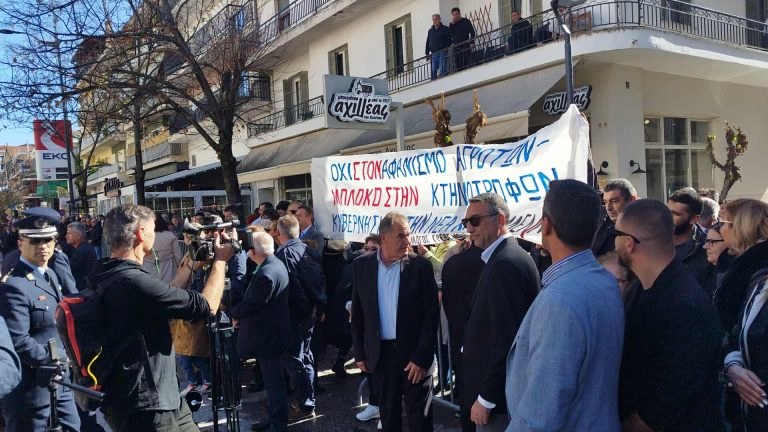 Γρεβενά: Κινητοποίηση αγροτών στην παρέλαση