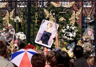 Η «άλλη» κηδεία της Νταϊάνα: Η εξομολόγηση του αδελφού της για τον επικήδειο και ο Μέρντοχ