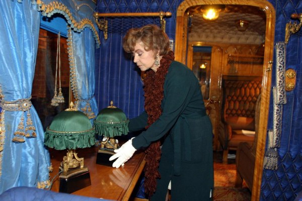 Προυνέλα Σκέιλς: Πέθανε η αξεπέραστη «Σίμπιλ Φόλτι» του Fawlty Towers