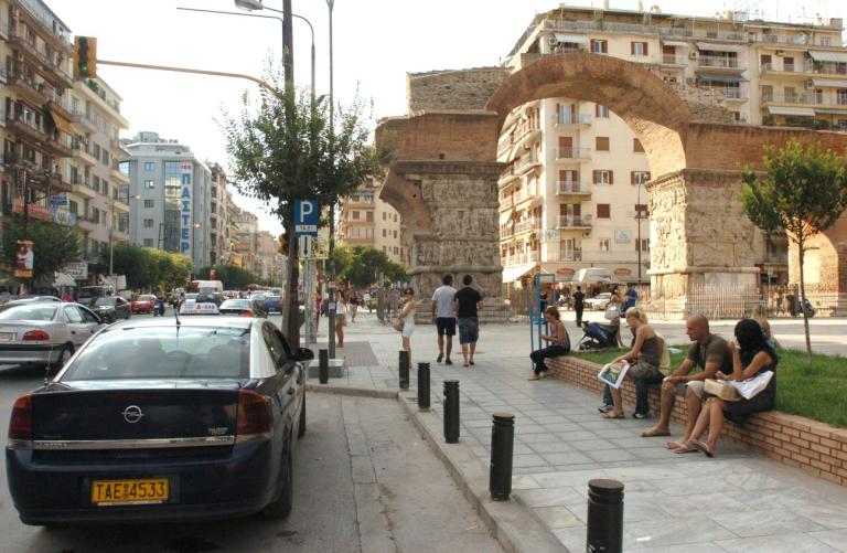 Θεσσαλονίκη: Εφιάλτης για οδηγό ταξί – 35χρονος τον λήστεψε απειλώντας τον με σύριγγα