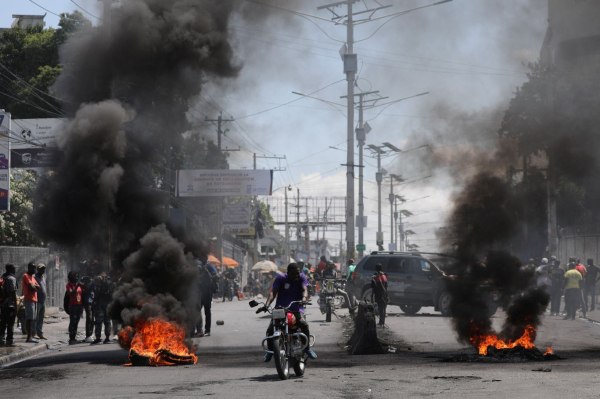Αϊτή: Μάχες συμμοριών-αστυνομίας κοντά στον χώρο όπου συνεδρίαζε το υπουργικό συμβούλιο