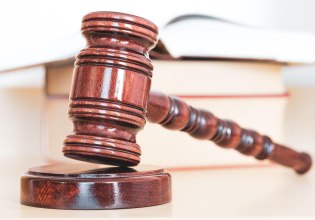 Απάτη στη Σκιάθο: 4ετή φυλάκιση σε «μαϊμού» λογιστή – Έπειθε τα θύματα ότι έχει «κονέ» σε υπουργείο και ΕΦΚΑ