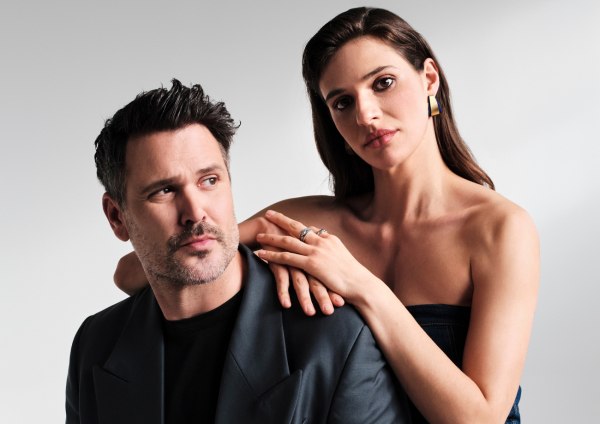 HOTΕΛ ΕΛVIRA: Έρωτες και αποκαλύψεις