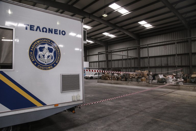 Ποια είναι η απάτη-μαμούθ στο Τελωνείο Πειραιά