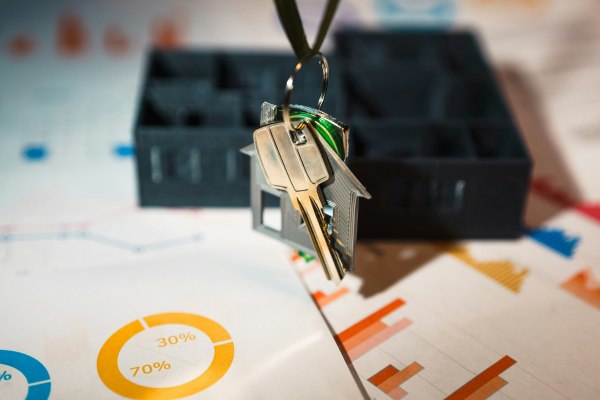 Μειώνονται οι επενδύσεις σε ακίνητα λόγω ύφεσης στην αγορά