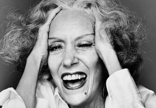 Οι αντιφάσεις της καρδιάς – Το μεγαλείο της αποτύπωσης του γήρατος μέσα από τον φακό του Ρίτσαρντ Άβεντον