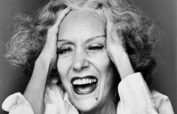 Οι αντιφάσεις της καρδιάς – Το μεγαλείο της αποτύπωσης του γήρατος μέσα από τον φακό του Ρίτσαρντ Άβεντον