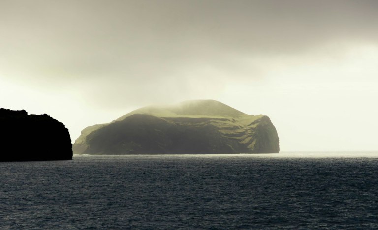 Ένα νέο νησί αναδύθηκε από τη θάλασσα και μας έμαθε πως γεννιέται η ζωή απ’ το μηδέν