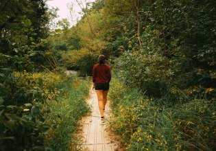 Βήματα ή συχνότητα; Τι μετράει περισσότερο στο περπάτημα