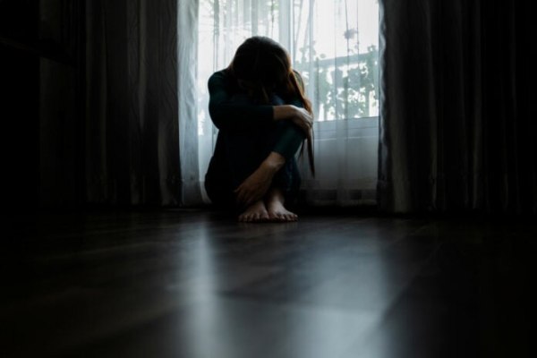 Έλεγε ότι είναι μέλος μυστικιστικής οργάνωσης και βίαζε 14χρονη – Κατέγραφε με το κινητό του τις ασελγείς πράξεις
