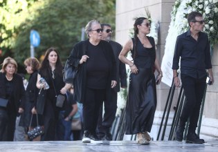 Διονύσης Σαββόπουλος: «Ένωσες τα κομμάτια μας» – Συγκλονιστικοί επικήδειοι από Ιωαννίδη, Φασουλή και Γαλάνη