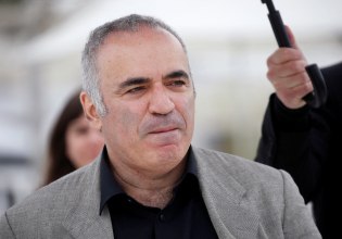 Κασπάροφ: Ο Πούτιν δοκιμάζει την Ευρώπη, πριν το τέλος του χρόνου θα κάνει χερσαία εισβολή