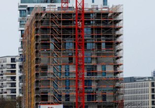 ΥΠΕΝ: Παράταση προθεσμιών για τη διάσωση οικοδομικών αδειών με «μπόνους» δόμησης