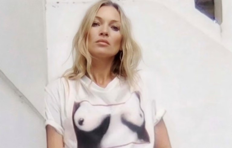 Τo εμβληματικό t-shirt της Vivienne Westwood με τα γυναικεία στήθη επιστρέφει (για καλό σκοπό)