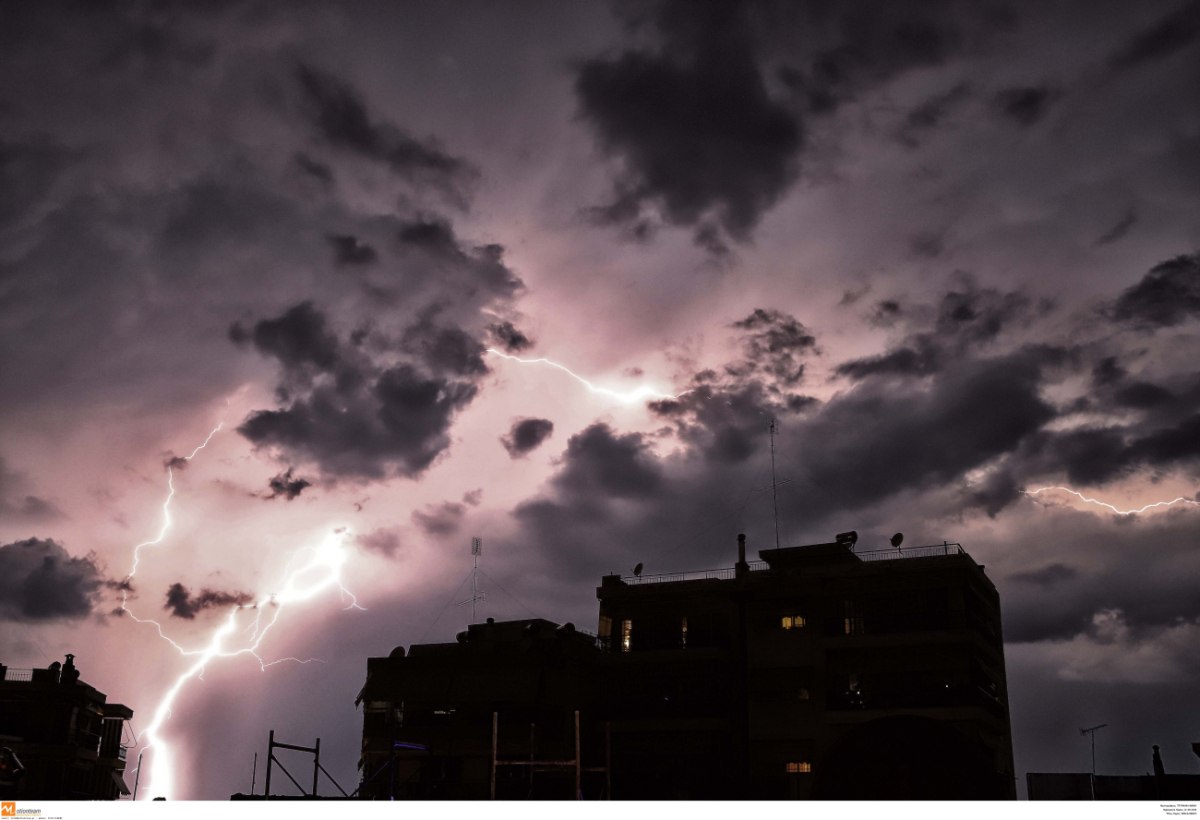 Καιρός: Η «Barbara» από τη Γένοβα φέρνει καταιγίδες, θυελλώδεις ανέμους και πτώση της θερμοκρασίας