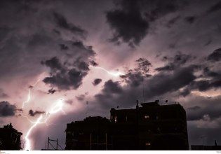 Καιρός: Η «Barbara» από τη Γένοβα φέρνει καταιγίδες, θυελλώδεις ανέμους και πτώση της θερμοκρασίας