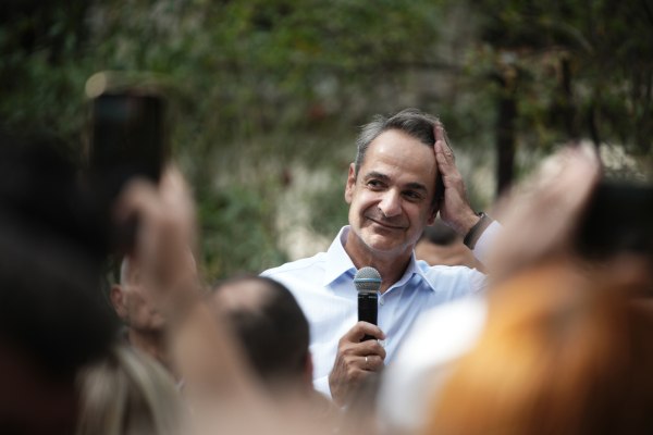 Επίσκεψη Μητσοτάκη στα Μελίσσια με νέα ευχολόγια για την ακρίβεια