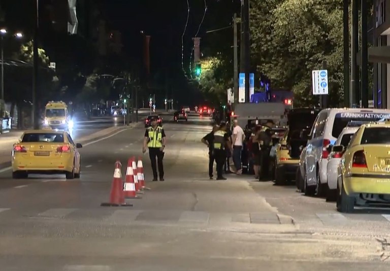 Τι προβλέπει ο νόμος για όσους «παίζουν φώτα» σε άλλους οδηγούς για μπλόκο