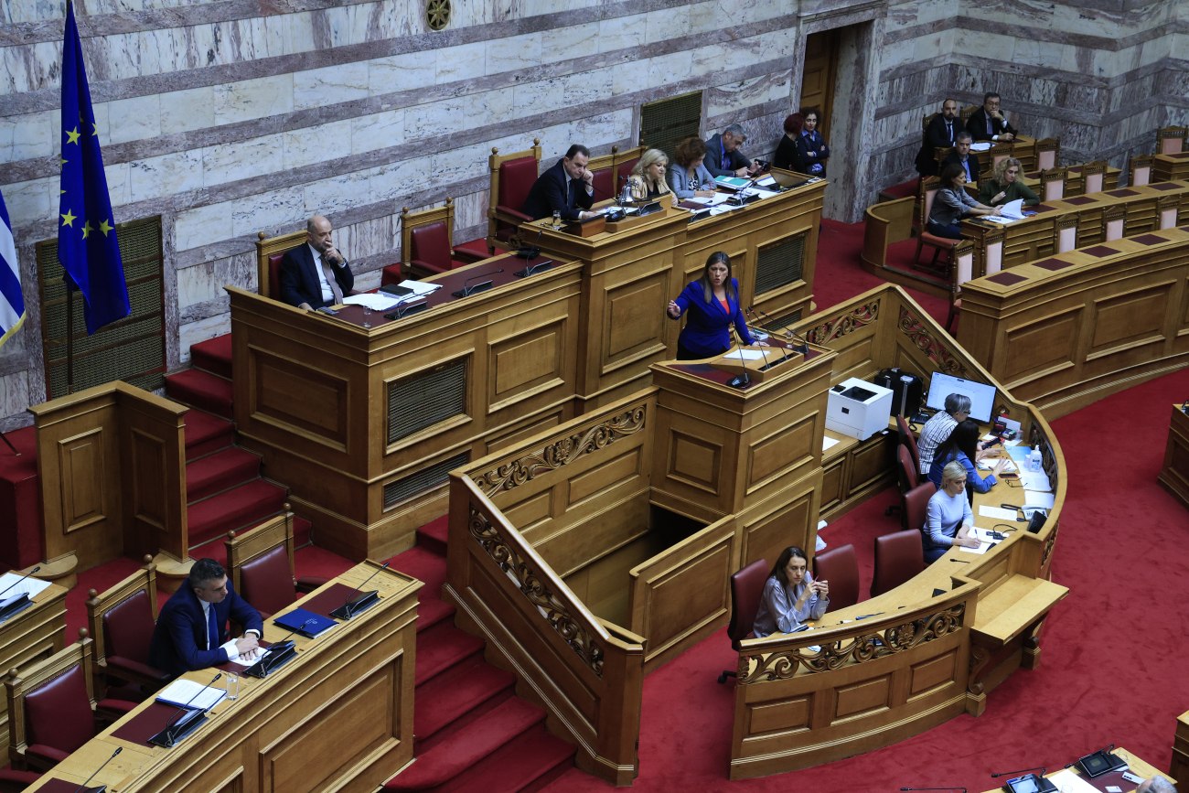 Οργή από Δάλλα για Κωνσταντοπούλου και Καραναστάση που «δεν πάει στη Βουλή» – Σωματείο γυναικών που έχουν υποστεί bullying από την πρόεδρο