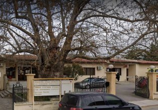 Λάρισα: Πέθανε έξω από κέντρο υγείας 47χρονη γυναίκα κατά τη μεταφορά της λόγω ξαφνικών πόνων